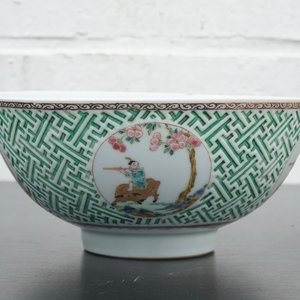 In reliëf versierde kom in Chinees porselein, famille rose, Yongzheng, 1722-1735 — foto 8