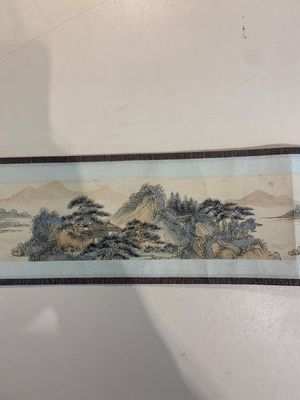 In the manner of Pu Xinyu 溥心畬 (1896-1963): 'Temple in the mountains', ink and colour on paper, with a hongmu wooden box — 照片 4