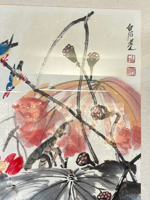 In the manner of Qi Baishi (1864-1957): 'Kingfishers Among Lotus', ink and colour on paper, signed — 照片 4