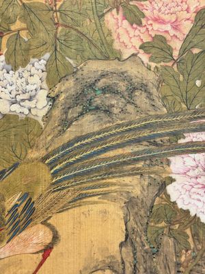 In the manner of Yun Shouping 惲壽平 (1633-1690):'Pheasant and peonies', ink and colour on silk — 照片 18