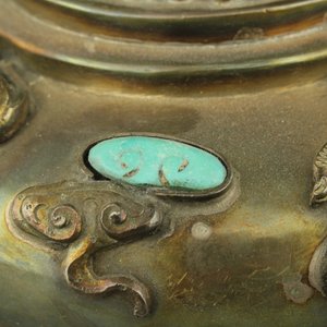 Indrukwekkende Chinese kandelaar in zilver en jade, met turquoise en bloedkoralen inlegwerk, 19e eeuw — foto 5
