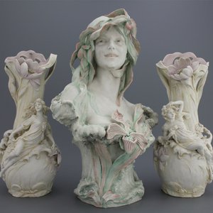Indrukwekkende Royal Dux art nouveau garnituur, buste met 2 vazen, eind 19e-begin 20e eeuw — foto 1