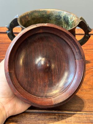 Insolite brûle-parfum archaïque de type 'gui' en bronze au couvercle en bois, Chine, Song — photo 6