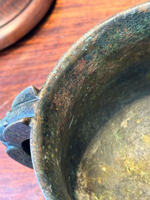 Insolite brûle-parfum archaïque de type 'gui' en bronze au couvercle en bois, Chine, Song — photo 10