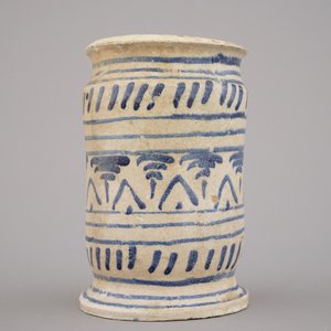 Intacte blauw en witte albarello in Antwerpse majolica, ca 1600 — foto 5