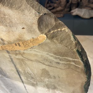 Italiaanse school, 19e eeuw, naar Desiderio da Settignano (1430-1464): een bas-reliëf in marmer met een Madonna met kind — foto 13