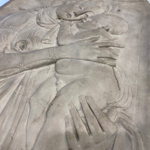 Italian school, 19th C., after Desiderio da Settignano (1430-1464): a marble bas-relief with a Virgin with Child — 照片 7