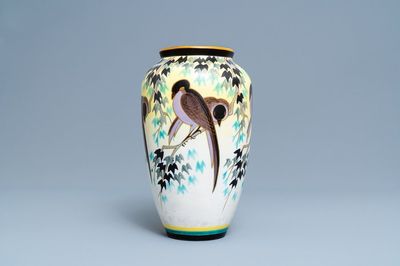 Jan Wind et Charles Catteau pour Boch Frères Kéramis: un vase art deco à décor d'oiseaux, vers 1932