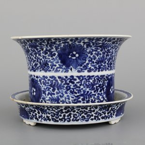 Jardinière avec support en porcelaine de Chine, bleu et blanc, dynastie King — photo 1