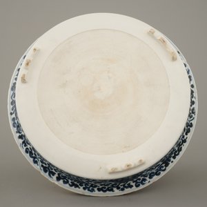 Jardinière avec support en porcelaine de Chine, bleu et blanc, dynastie King — photo 9