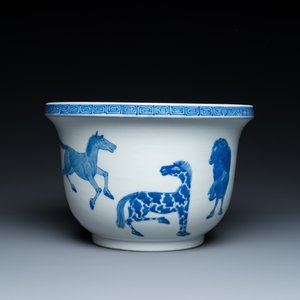 Jardinière en porcelaine de Chine en bleu et blanc à décor de 'Huit chevaux de Mu Wang', marque de Kangxi, 19/20ème — photo 4