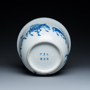 Jardinière en porcelaine de Chine en bleu et blanc à décor de 'Huit chevaux de Mu Wang', marque de Kangxi, 19/20ème — photo 8