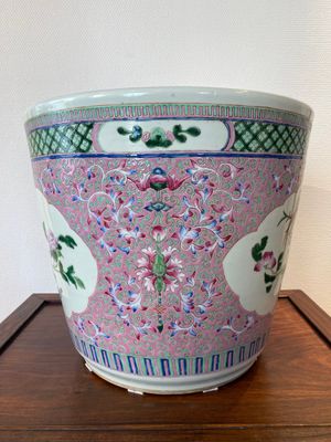 Jardinière en porcelaine de Chine famille rose à fond rose, 19ème — photo 2