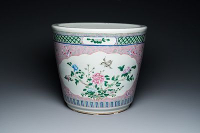 Jardinière en porcelaine de Chine famille rose à fond rose, 19ème