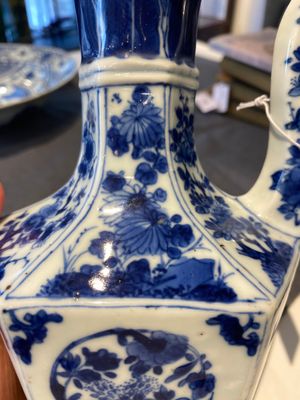 Kendi de forme hexagonale et son couvercle en porcelaine de Chine en bleu et blanc, Kangxi — photo 10