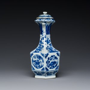 Kendi de forme hexagonale et son couvercle en porcelaine de Chine en bleu et blanc, Kangxi — photo 5