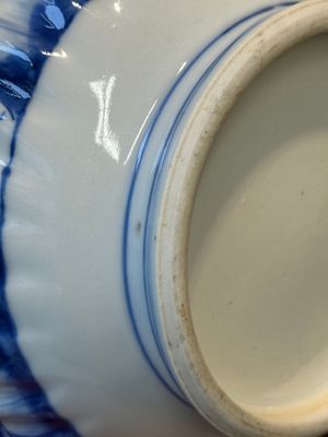Kendi en porcelaine de Chine en bleu et blanc à décor floral, Kangxi — photo 12