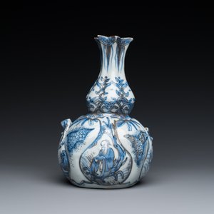 Kendi en porcelaine de Chine en bleu et blanc aux rehauts dorés, Chine, Wanli — photo 4