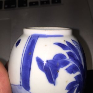 Kleine blauw en witte vaas in Chinees porselein met spelende jongens, Kangxi — foto 2