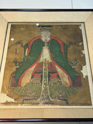 Korean school: 'Portrait of an Emperor', ink and colour on paper, Joseon, 18th C. — photo 1