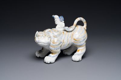 Koro en forme de tigre en porcelaine du Japon, probablement Hirado, Edo, 19ème — photo 1