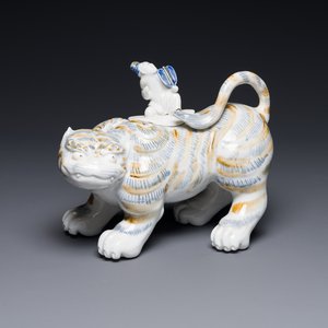 Koro en forme de tigre en porcelaine du Japon, probablement Hirado, Edo, 19ème — photo 1