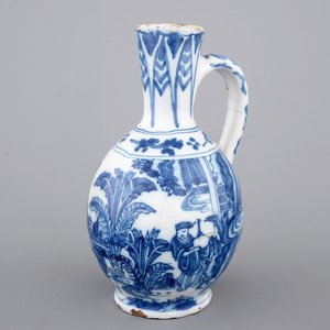 Een blauw-wit Delfts aardewerken chinoiserie kruikje, 17e eeuw — foto 1