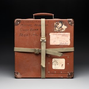 'La Grande Muraille' (The Great Wall) part 1 on 16mm film, with set photographs and original mailing case, dated 1948 — photo 1