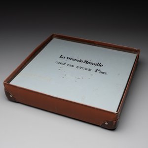 'La Grande Muraille' (The Great Wall) part 1 on 16mm film, with set photographs and original mailing case, dated 1948 — photo 2