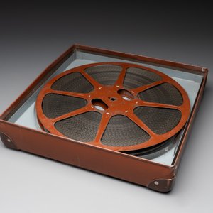 'La Grande Muraille' (The Great Wall) part 1 on 16mm film, with set photographs and original mailing case, dated 1948 — photo 3