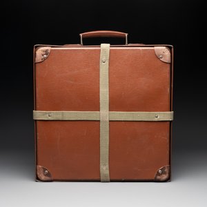 'La Grande Muraille' (The Great Wall) part 1 on 16mm film, with set photographs and original mailing case, dated 1948 — photo 5