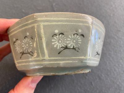 Lave-pinceaux de forme octogonale en porcelaine céladon de Corée, probablement Goryeo, 14/15ème — photo 4