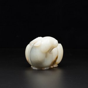 Lave-pinceaux en jade céladon en forme de fleur avec tête de bélier, Chine, 17ème — photo 6