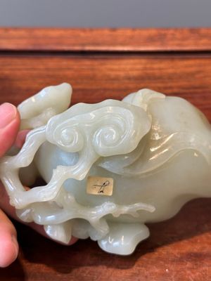 Lave-pinceaux en jade céladon sur socle en bois, Chine, 19/20ème — photo 8