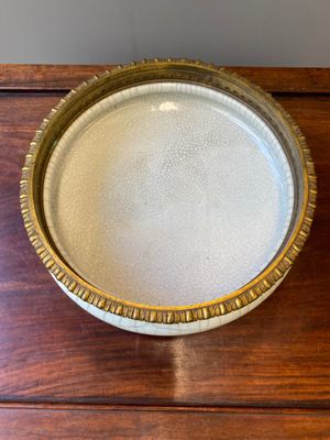 Lave-pinceaux en porcelaine de Chine de type 'ge' aux montures en bronze doré, Qianlong — photo 3