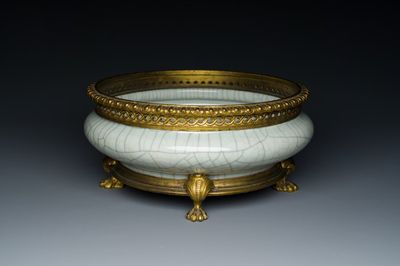 Lave-pinceaux en porcelaine de Chine de type 'ge' aux montures en bronze doré, Qianlong