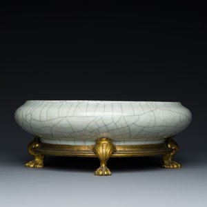 Lave-pinceaux en porcelaine de Chine de type 'ge' aux montures en bronze doré, Qianlong — photo 3