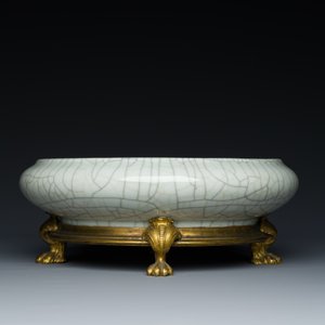 Lave-pinceaux en porcelaine de Chine de type 'ge' aux montures en bronze doré, Qianlong — photo 5
