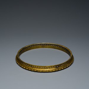 Lave-pinceaux en porcelaine de Chine de type 'ge' aux montures en bronze doré, Qianlong — photo 10