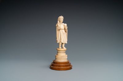 L'enfant bénissant en ivoire sculpté indo-portugais, probablement Goa, 17ème