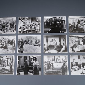 Les archives du film 'La Grande Muraille' composées de bobines, de photos, d'une affiche et de documentation, datées 1957 — photo 4