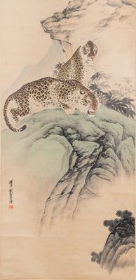 Liu Kuiling (Chine, 1885-1967), encre et couleurs sur papier:  'Deux léopards dans un paysage montagneux'