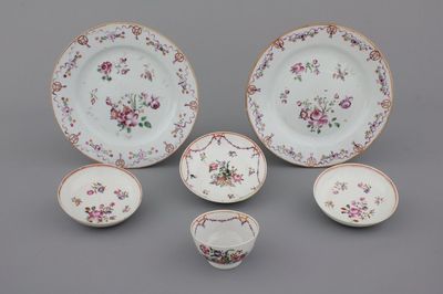 Lot d'assiettes et set de thé en porcelaine de Chine, famille rose, 18e