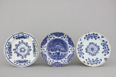 Lot de 3 plats en faïence de Delft, bleu et blanc, 18e