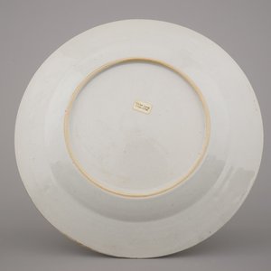 Lot de 4 assiettes héraldiques en porcelaine de Chine, 18e — photo 4