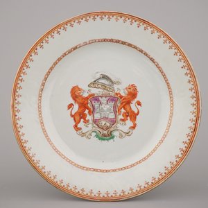 Lot de 4 assiettes héraldiques en porcelaine de Chine, 18e — photo 8