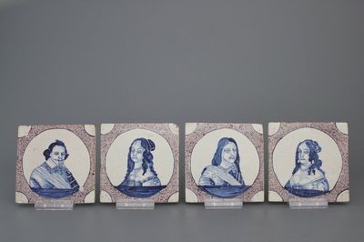 Lot de 4 carreaux en faïence de Delft, décor portrait royal, fin 17e