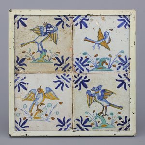 Lot de 4 carreaux encadrés en faïence polychrome de Delft, décor oiseaux, 17e — photo 1