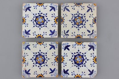 Lot de 4 petites carreaux en faïence de Delft, 17e