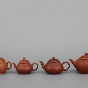 Lot de 4 petites théières chinoises Yixing, fin Qing/20e — photo 1